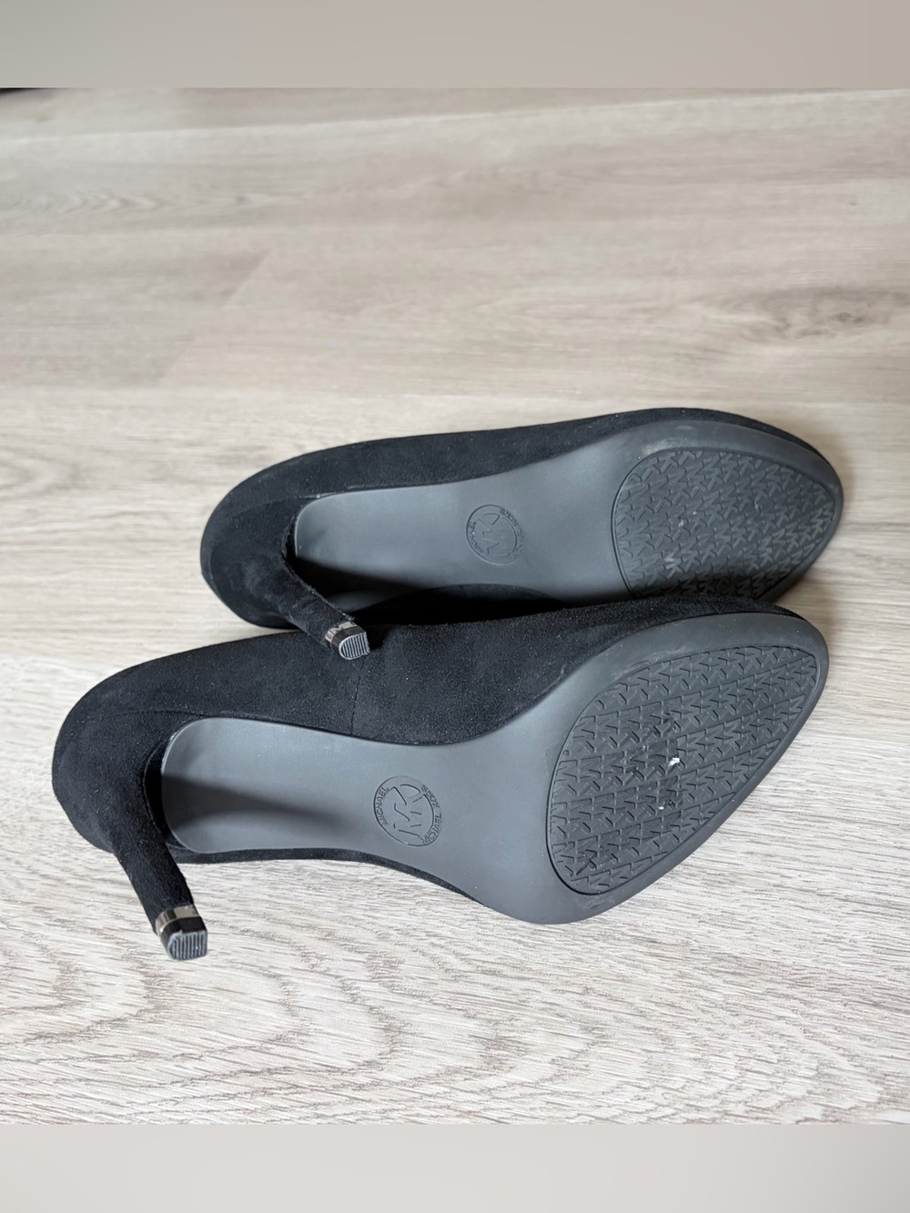 Michael Kors Suede Pumps - Picture 4 of 5